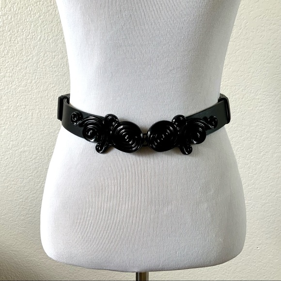 Chico’s Black Leather Adjustable Belt with Black Enamel Buckle, Sz M/L - Picture 2 of 5